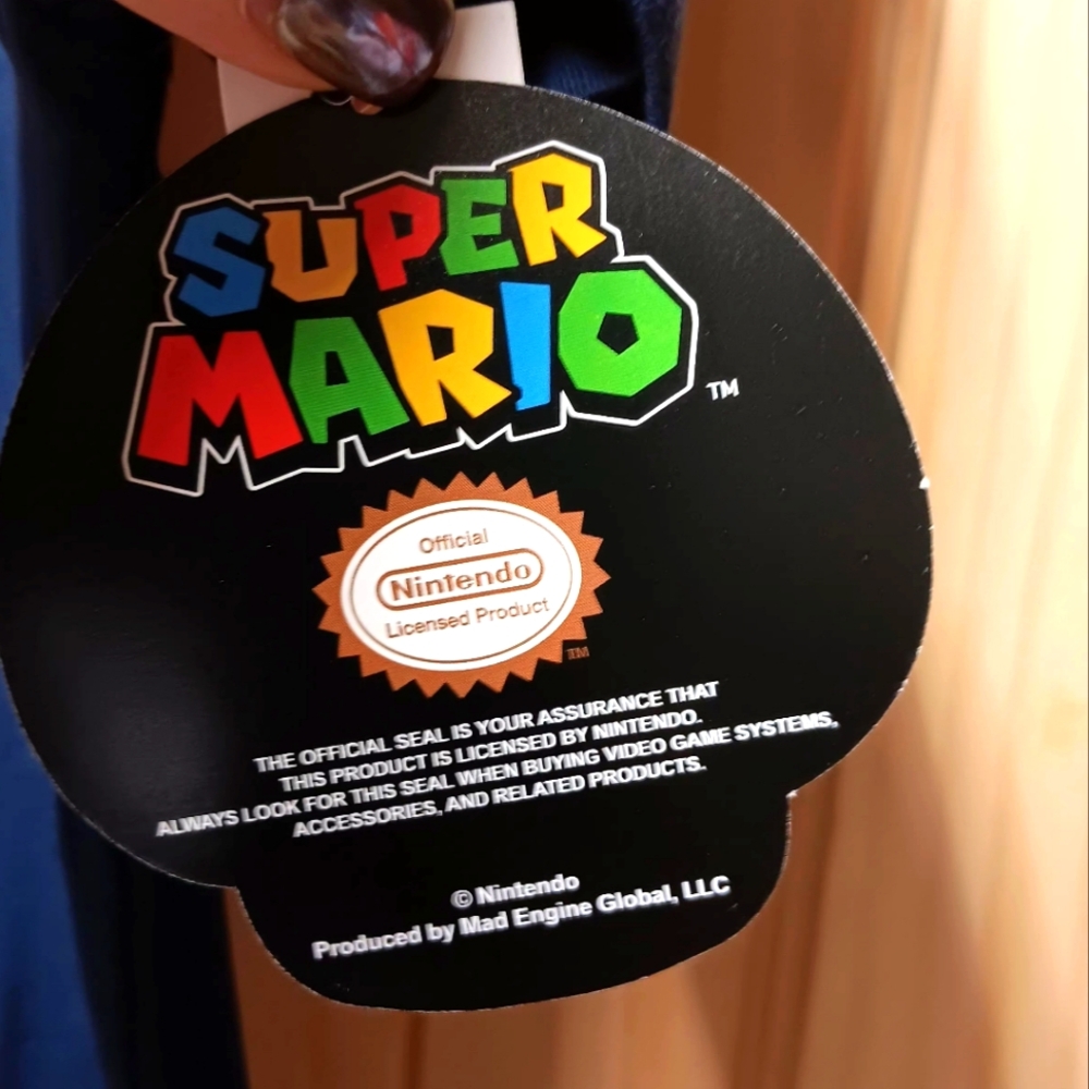 Super Mario Graphic T-Shirt - Picture 2 of 4